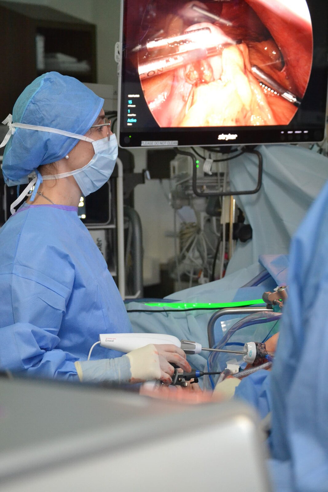 Dr. Elizabeth Bruenderman monitors a laparoscopic surgical procedure on screen in the OR at UofL Health